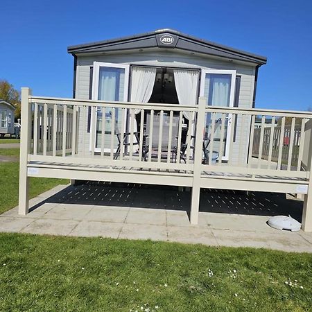 Premium 2 Bedroom Caravan With Free Wifi Хънстантън Екстериор снимка