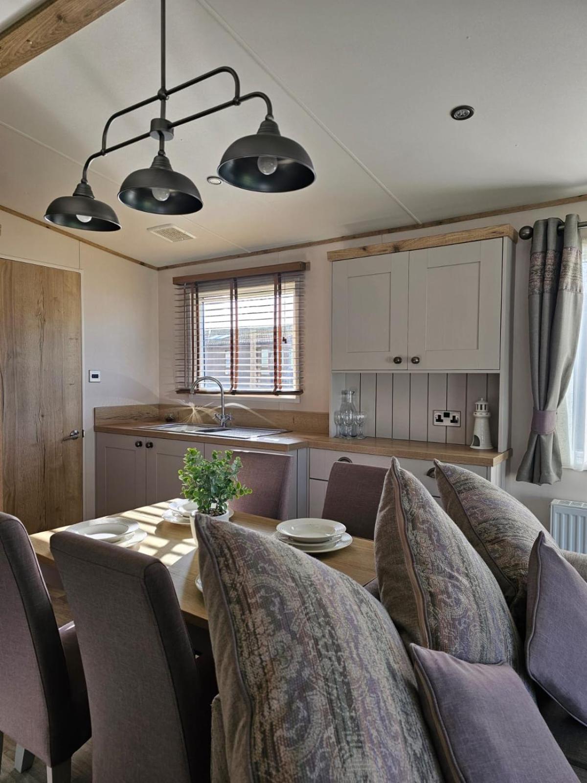 Premium 2 Bedroom Caravan With Free Wifi Хънстантън Екстериор снимка
