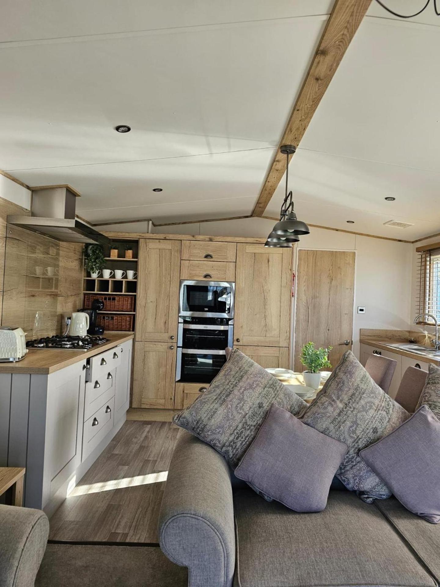 Premium 2 Bedroom Caravan With Free Wifi Хънстантън Екстериор снимка