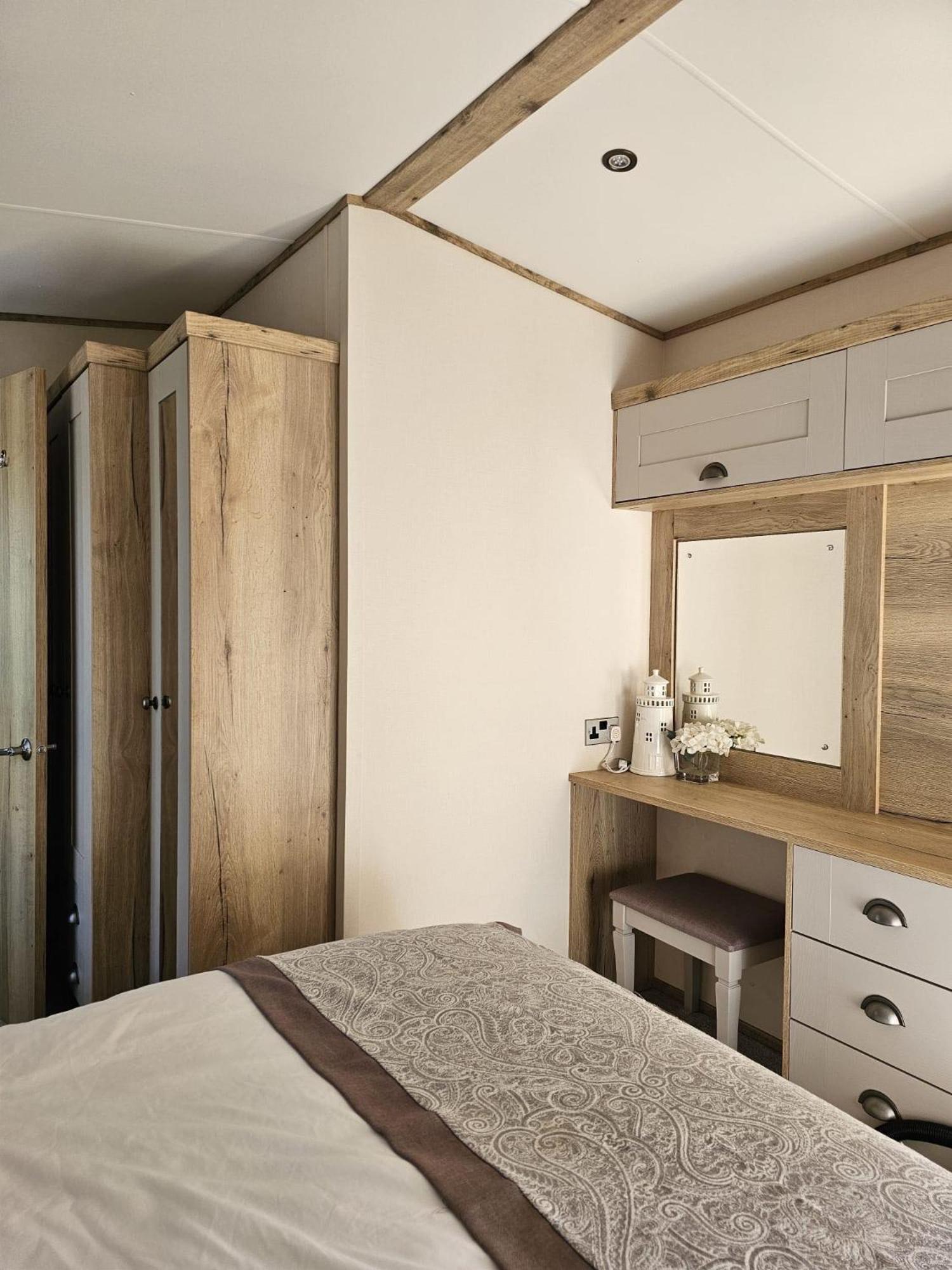 Premium 2 Bedroom Caravan With Free Wifi Хънстантън Екстериор снимка