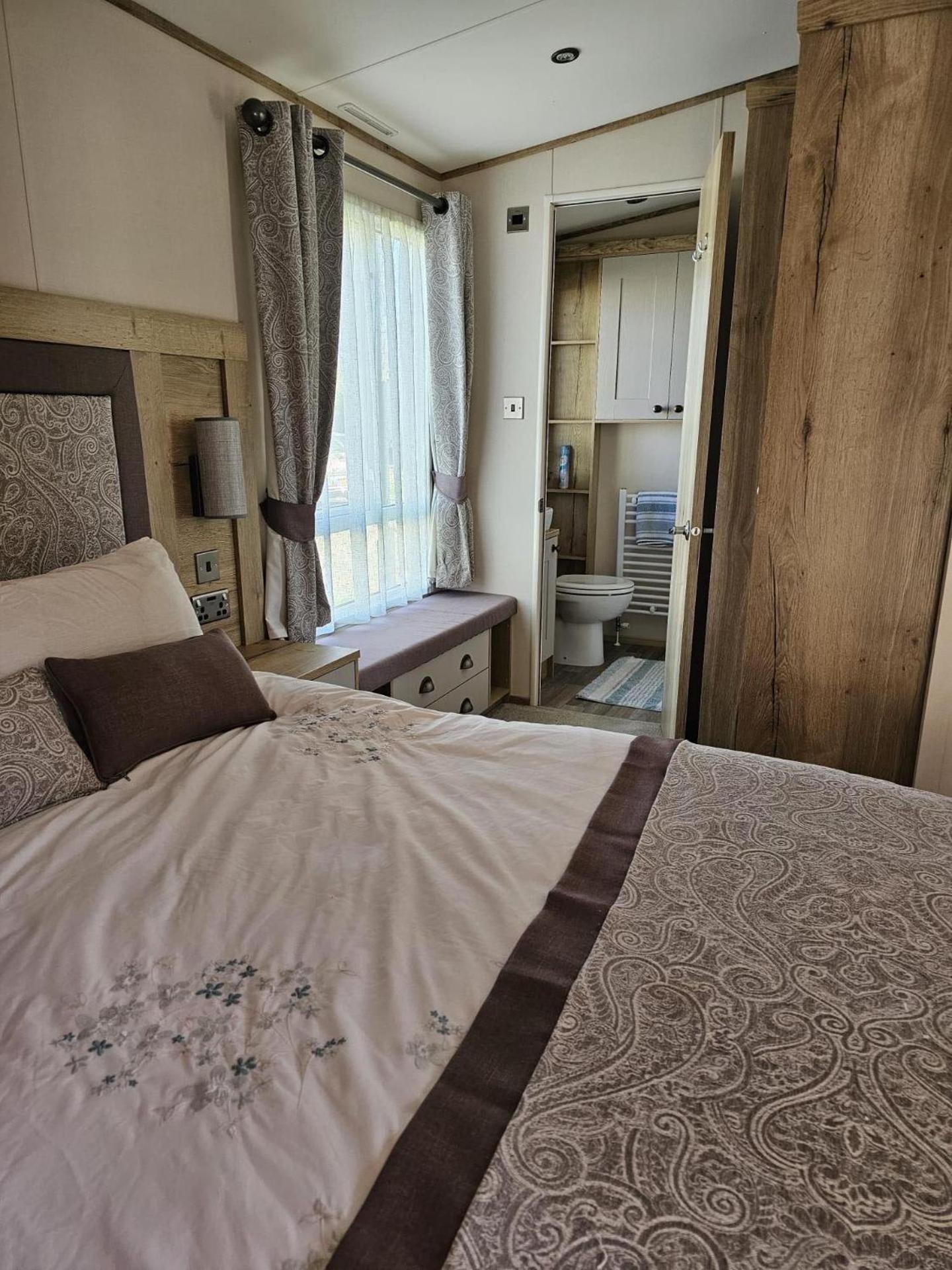 Premium 2 Bedroom Caravan With Free Wifi Хънстантън Екстериор снимка